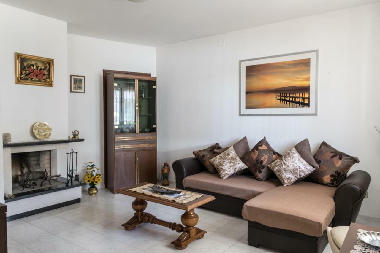 Alloggio Per Uso Turistico Villa Lido dei Pini Exteriör bild