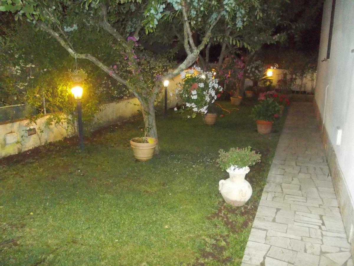Alloggio Per Uso Turistico Villa Lido dei Pini Exteriör bild